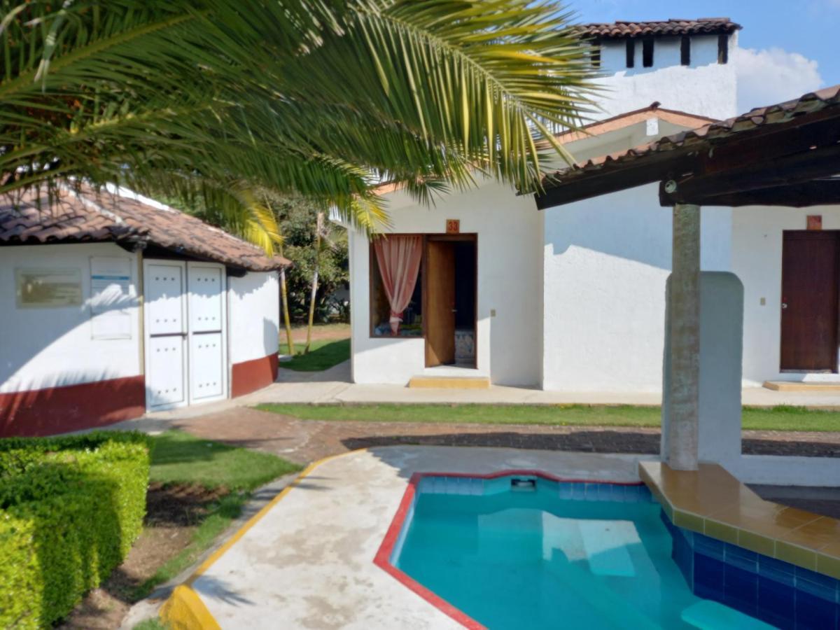 Hm Hotel El Rancho Las Margaritas Valle de Bravo Bagian luar foto